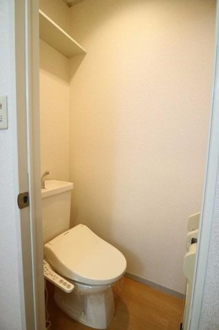 温水洗浄暖房便座機能付きトイレです！