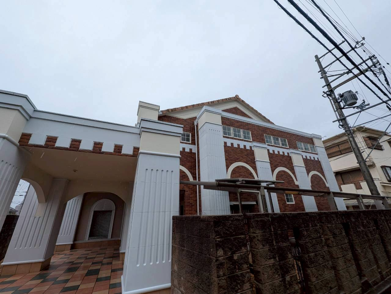 ル・クラージュ花屋敷の外観