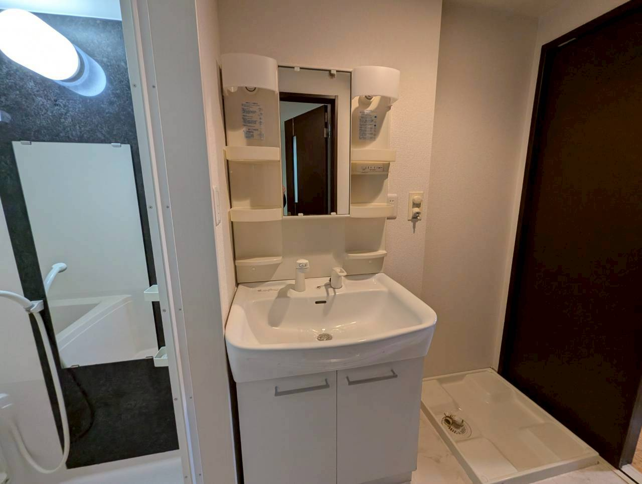 ル・クラージュ花屋敷の独立洗面台