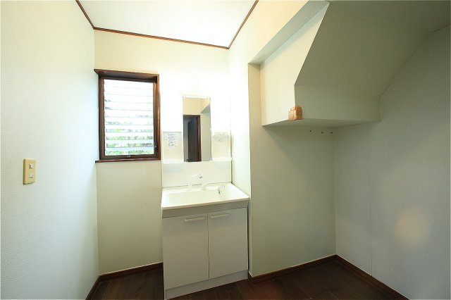 群馬県前橋市川原町　中古戸建の独立洗面台|独立洗面化粧台が付いています