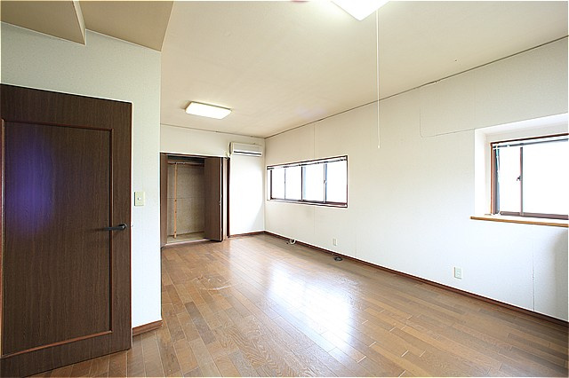 群馬県前橋市川原町　中古戸建の洋室|広々とした洋室です