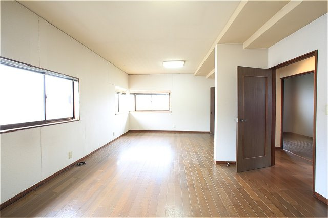 群馬県前橋市川原町　中古戸建の洋室|広々とした洋室です