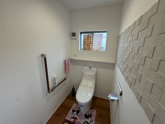 -三丁目不動産-　本庄市柏　注文住宅　オール電化のトイレ|落ち着いた色調のトイレです