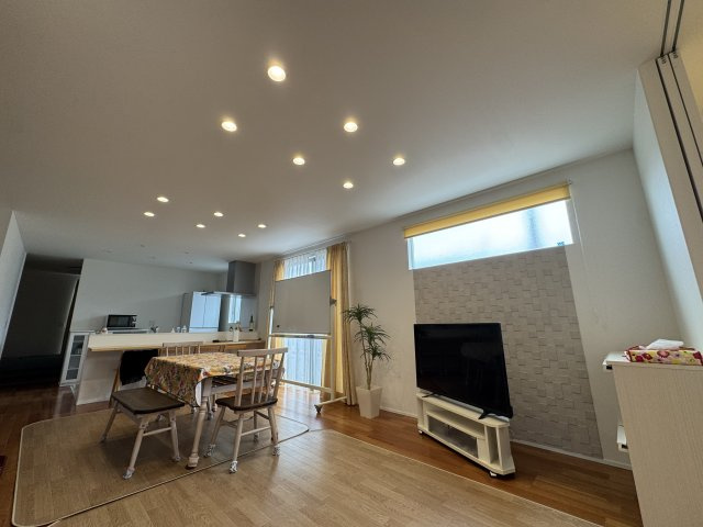 -三丁目不動産-　本庄市柏　注文住宅　オール電化の居間・リビング|使いやすい居間です
