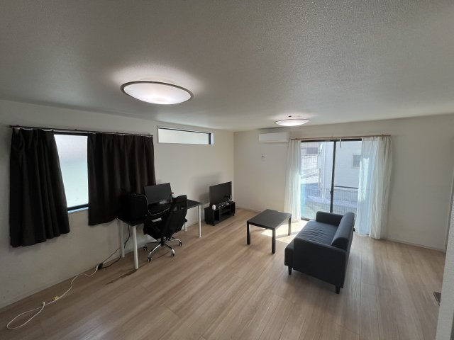 安養寺町　中古戸建ての居間・リビング|ゆったりとしたリビングです