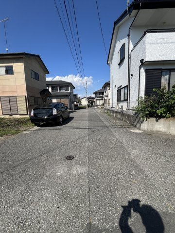 邑楽町大字中野　中古戸建ての前面道路含む現地写真|前面道路含む現地写真です