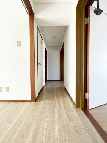 桑村マンションの玄関