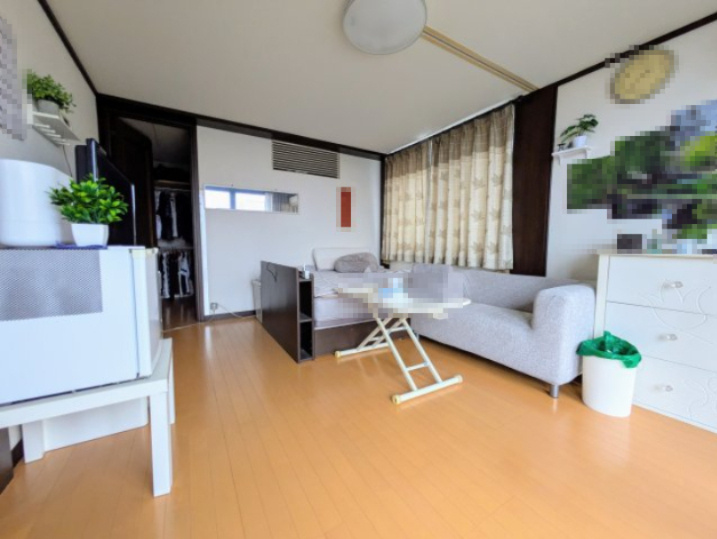 前橋市亀里町　【土地239坪･ミサワホーム中古戸建】の洋室|明るい洋室です