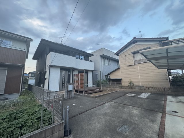 －三丁目不動産-熊谷市円光2丁目　平成24年築の外観|建物外観を気になさる方へ、見た目の良い物件です