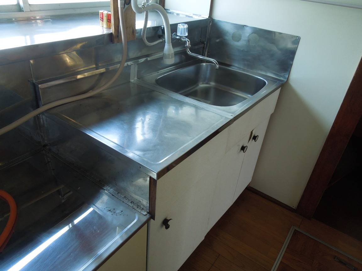 【事業用戸建て】所沢市小手指南４丁目のキッチン|窓もあり明るいキッチンです