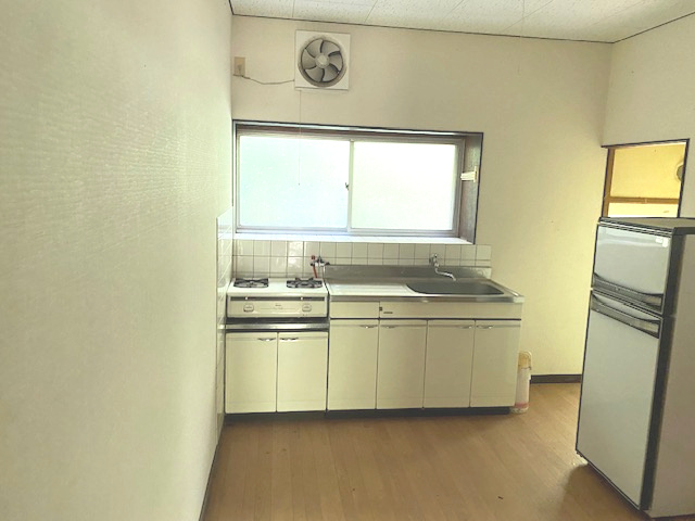梅田町4丁目ログハウス風戸建てのキッチン|キッチンでお料理をお楽しみください