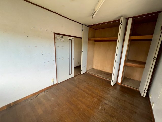 －三丁目不動産-熊谷市樋春　RC造木造の洋室|広々とした洋室です