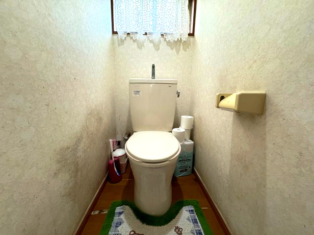 北葛飾郡松戸町清地６丁目　中古戸建てのトイレ|落ち着いた色調のトイレです