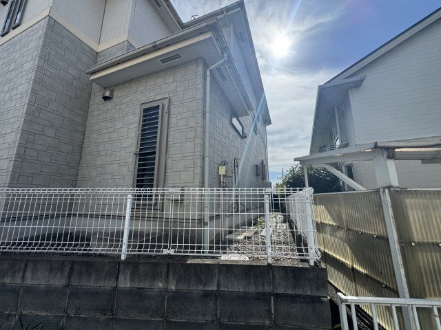 －三丁目不動産-　熊谷市新島　平成18年駐車3台の外観|落ち着いた雰囲気の外観です