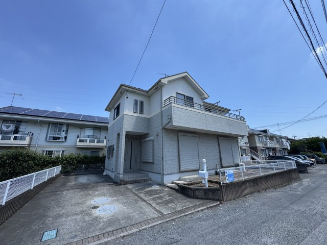 －三丁目不動産-　熊谷市新島　平成18年駐車3台の前面道路含む現地写真|前面道路含む現地写真です