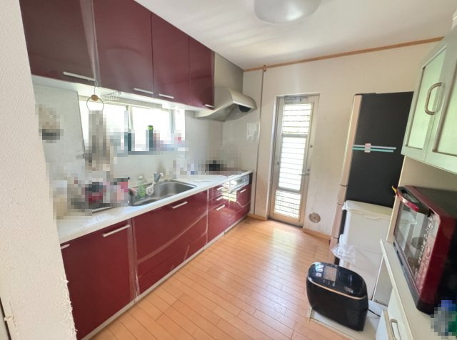 三浦市初声町　中古戸建のキッチン|コンパクトなキッチンで掃除もラクラク