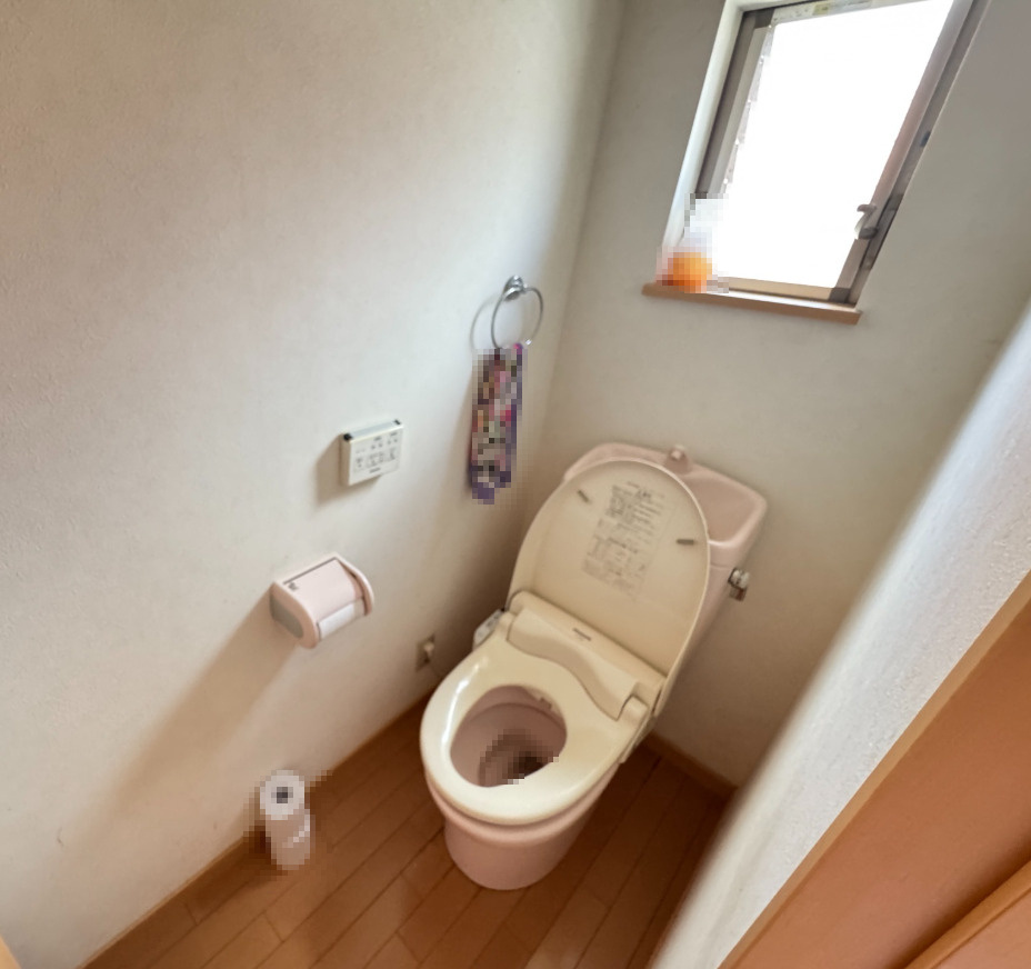 三浦市初声町　中古戸建のトイレ|ゆったりとした空間のトイレです