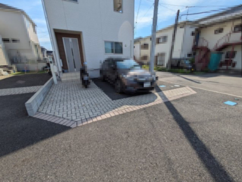 愛川町中津　【築浅中古戸建】の駐車場|駐車場があるので、車を買う予定の方も安心です