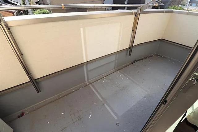 西岡本4丁目貸家のバルコニー