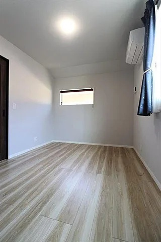 西岡本4丁目貸家の居間・リビング