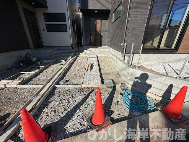 茅ヶ崎市若松町　新築戸建　全2棟　の駐車場|1月31日撮影　外構工事中　駐車スペース