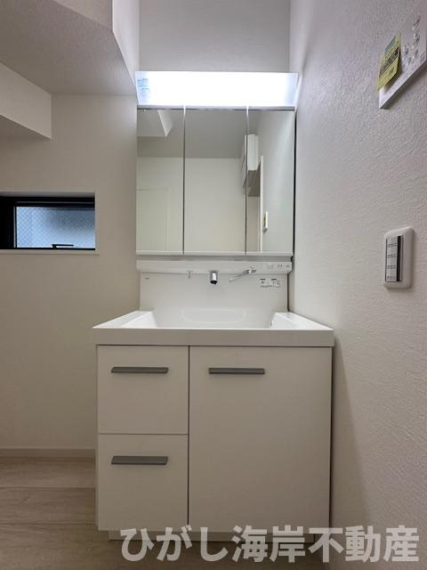 茅ヶ崎市若松町　新築戸建　全2棟　の独立洗面台|三面鏡化粧台