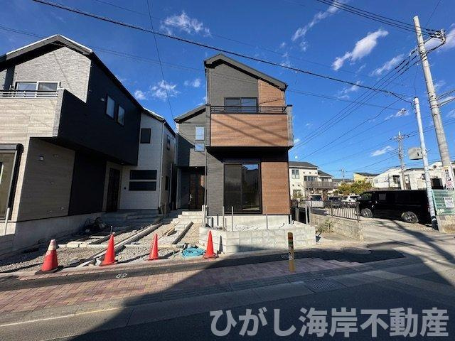 茅ヶ崎市若松町　新築戸建　全2棟　の外観|1月31日撮影　外構工事中　現地外観