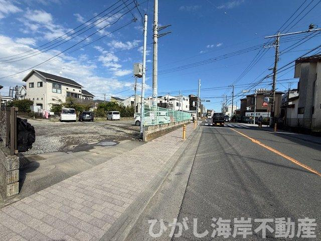 茅ヶ崎市若松町　新築戸建　全2棟　の前面道路含む現地写真|10月27日撮影　建築中　現地外観