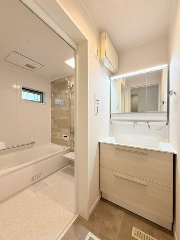 杉並区桃井二丁目戸建の洗面所|スペースが確保できる洗面所です