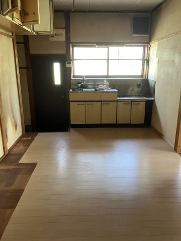 桐生市広沢町二丁目戸建のキッチン|コンパクトなキッチンで掃除もラクラク