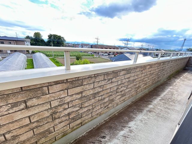 【吹抜】伊勢崎市市場町1丁目　中古住宅のバルコニー|外からの目が気にならないバルコニーで洗濯物が干せます