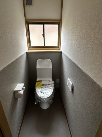 富岡市中高瀬の中古一戸建のトイレ|清潔感のあるトイレです
