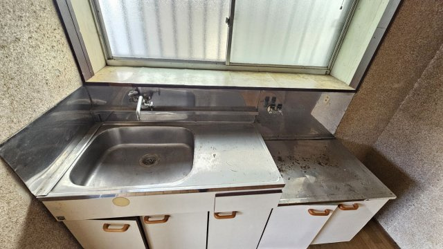 富士見町3丁目中古戸建のキッチン|コンパクトなキッチンで掃除もラクラク