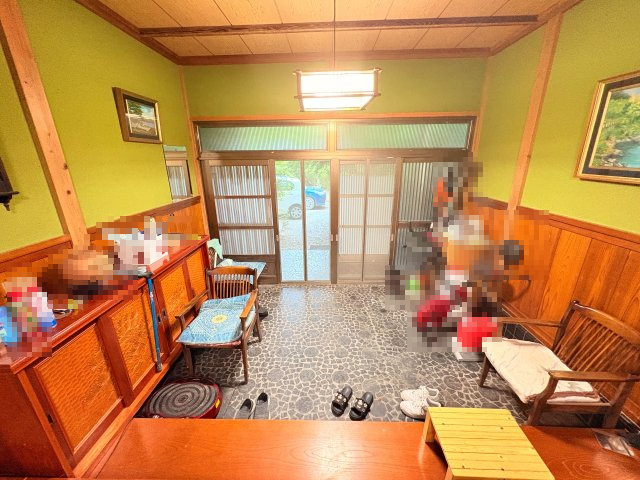 【10畳以上居室有】館山市正木　中古戸建ての玄関|シンプルで使いやすい玄関です