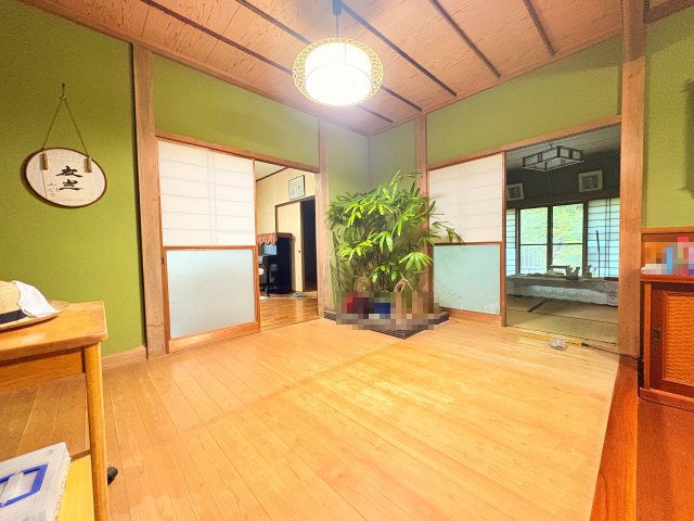 【10畳以上居室有】館山市正木　中古戸建ての玄関|毎日通る玄関はこちらです