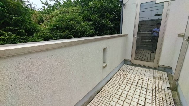 目黒区中町1丁目 戸建のバルコニー|バルコニーからの眺めを楽しみながら食事をしませんか