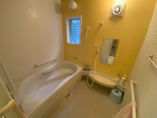 【民泊可！】勝浦市松部   3階建 の浴室|日々の疲れを癒すお風呂付です