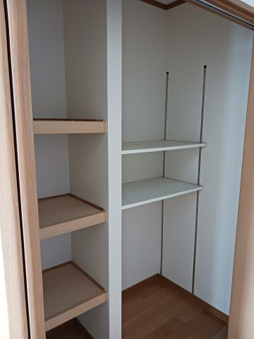 館林市尾曳戸建の収納|便利な収納スペースです