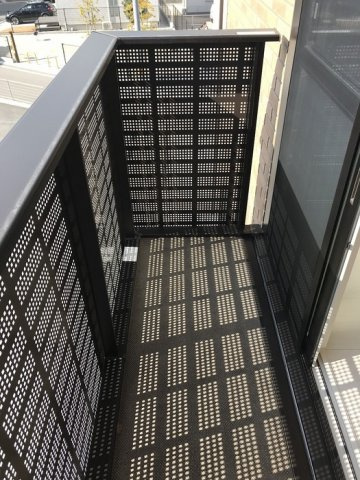 ブルースターのバルコニー|外からの目が気にならないバルコニーで洗濯物が干せます