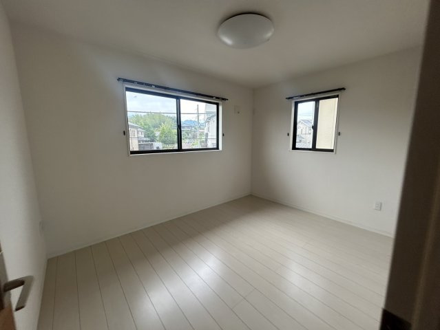 高崎市箕郷町富岡1402-16の洋室|洋室です