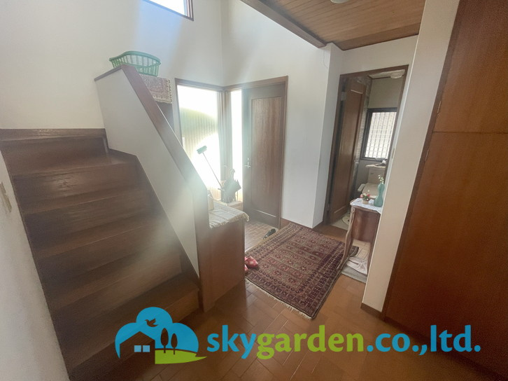 茅ヶ崎市菱沼1丁目　中古戸建の玄関