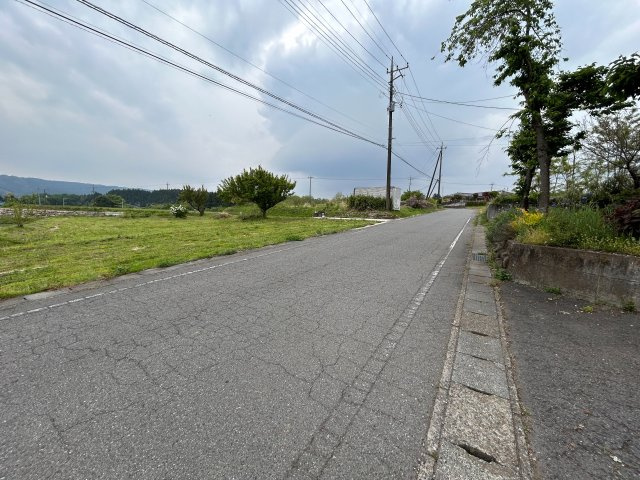 【平屋】高崎市上室田町　戸建ての前面道路含む現地写真|前面道路含む現地写真です