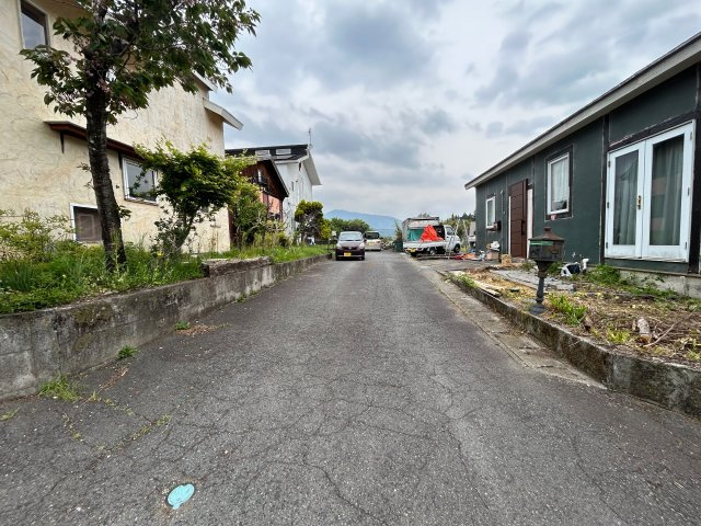 【平屋】高崎市上室田町　戸建ての前面道路含む現地写真|前面道路含む現地写真です