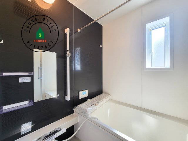 宮崎市大塚町第13-1棟（1号棟）の内観：施工例|1日の疲れを癒してくれる広々バスルーム。雨の日のお洗濯にも大活躍な浴室乾燥機付です！