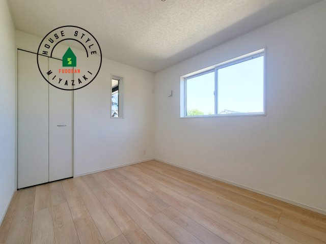 宮崎市大塚町第13-1棟（1号棟）の内観：施工例|穏やかな光が差し込む室内には、穏やかな時間が流れます。