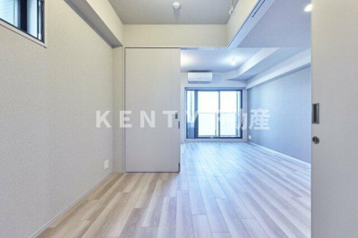 【寝室】 | プラウドフラット大井町 | 広くて明るい寝室