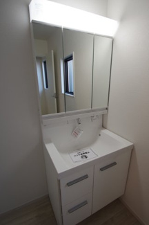 【前面道路含む現地写真】 | 日野市日野台2丁目　新築戸建て（全2棟）1号棟　5199万円 | 南側、日野自動車北口