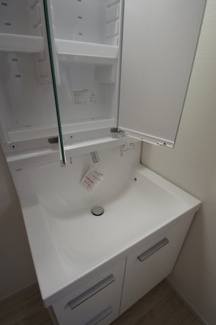 【前面道路含む現地写真】 | 日野市日野台2丁目　新築戸建て（全2棟）1号棟　5199万円