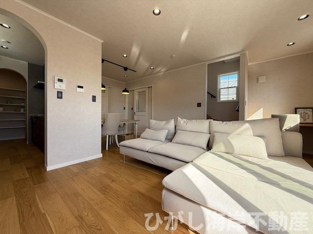 茅ヶ崎市本村１丁目　新築戸建の居間・リビング|16.7帖　LDK