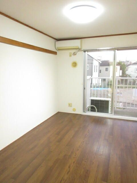 ウィングヒルズ金子の居間・リビング